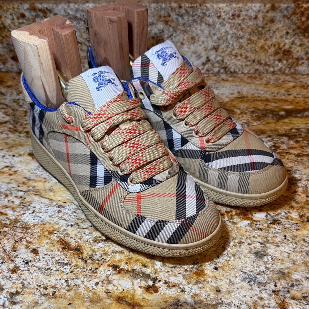 Burberry (unisex)
Terrace Check Low Top Sneakers
